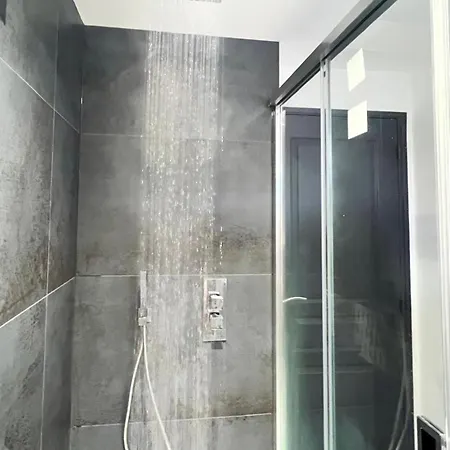House Maison De Les Pieds Dans L Eau * Plerin