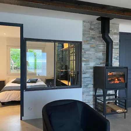 House Maison De Les Pieds Dans L Eau Holiday home *