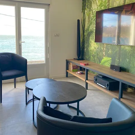 Holiday home House Maison De Les Pieds Dans L Eau Plerin