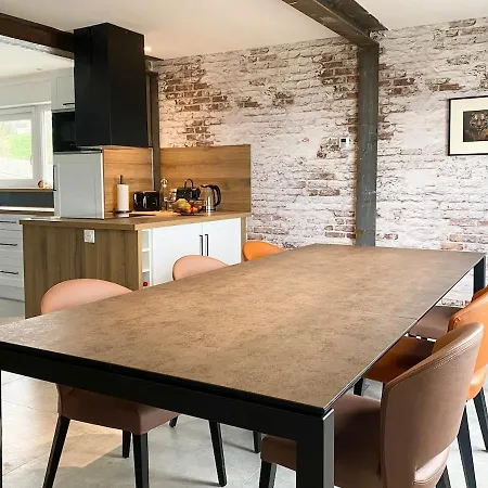 House Maison De Les Pieds Dans L Eau Holiday home