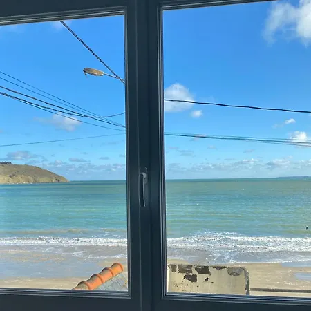 House Maison De Les Pieds Dans L Eau Holiday home Plerin