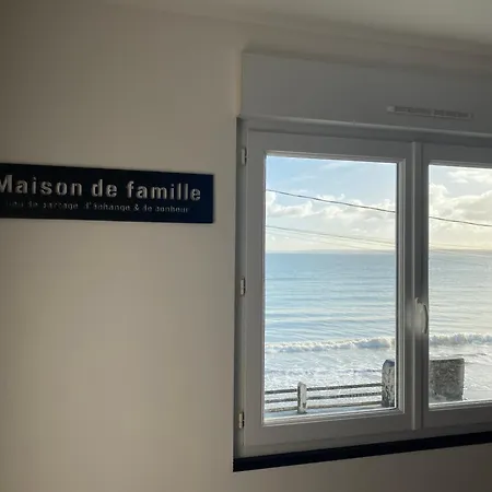 House Maison De Les Pieds Dans L Eau Plerin